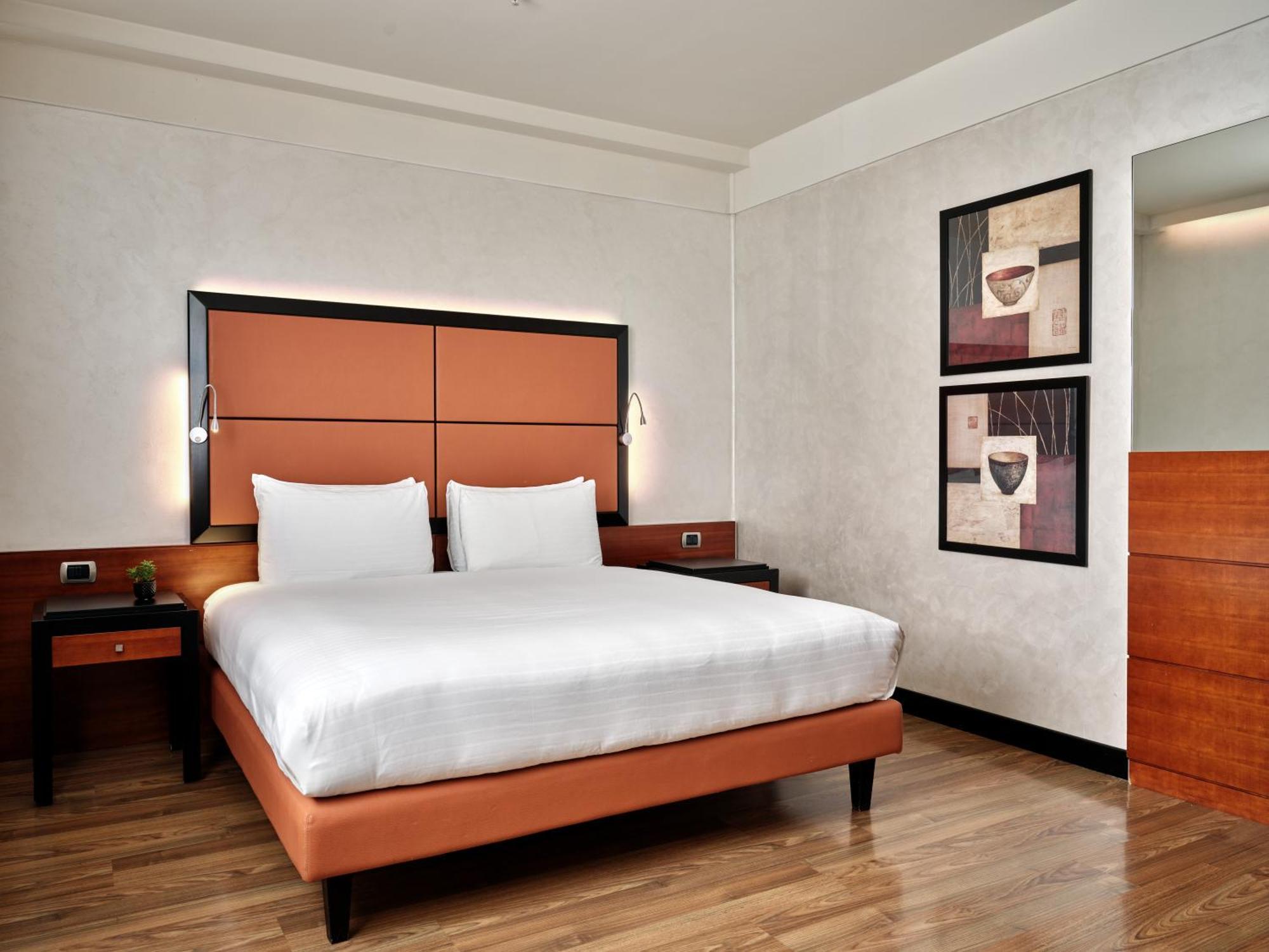 Crowne Plaza Milan - Malpensa Airport By Ihg Hotel Case Nuove  Buitenkant foto